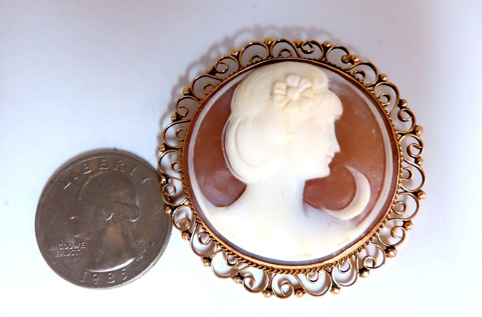 14kt Gold Cameo Gold Pin Circular Moon Crescent